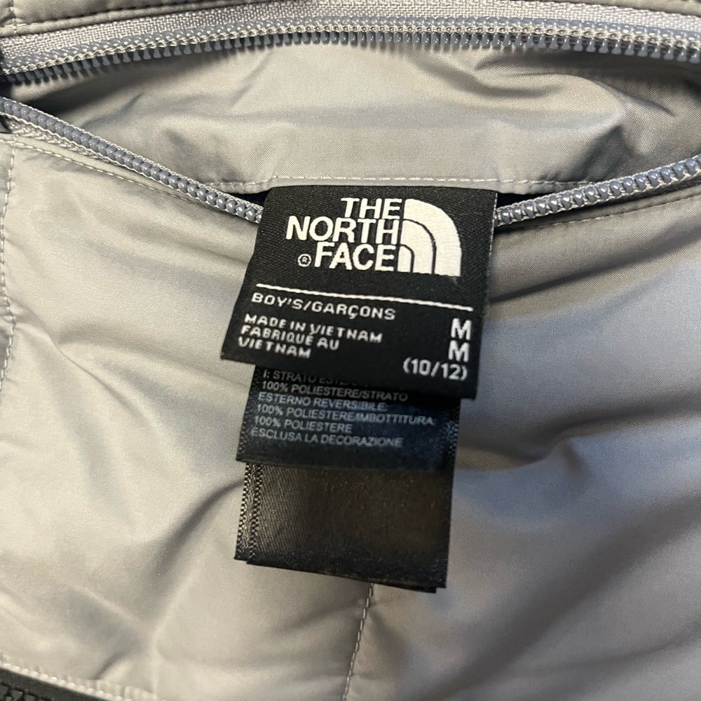 Boys Winter north face reversible heavy jacket size M 10-12 like new